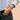 Elegantes Seil Armband mit Messing in der Farbe Taupe am Handgelenk getragen. 